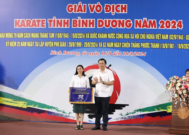 ty le chau a 

 Sôi động Giải Vô địch Karate tỉnh Bình Dương năm 2024