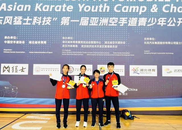 ty le chau a 

 Võ sĩ trẻ Việt Nam giành HCV tại giải Karate vô địch trẻ châu Á mở rộng 2024