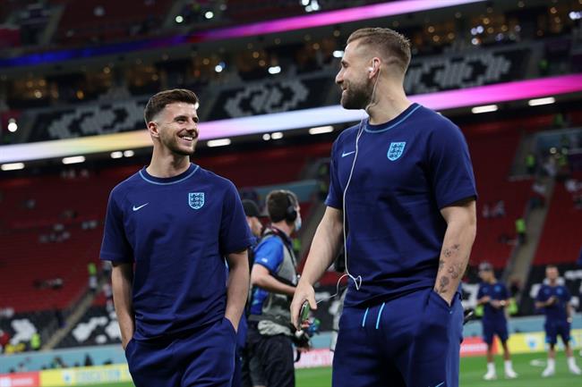 Phản ứng của Luke Shaw khi Mason Mount đến M.U