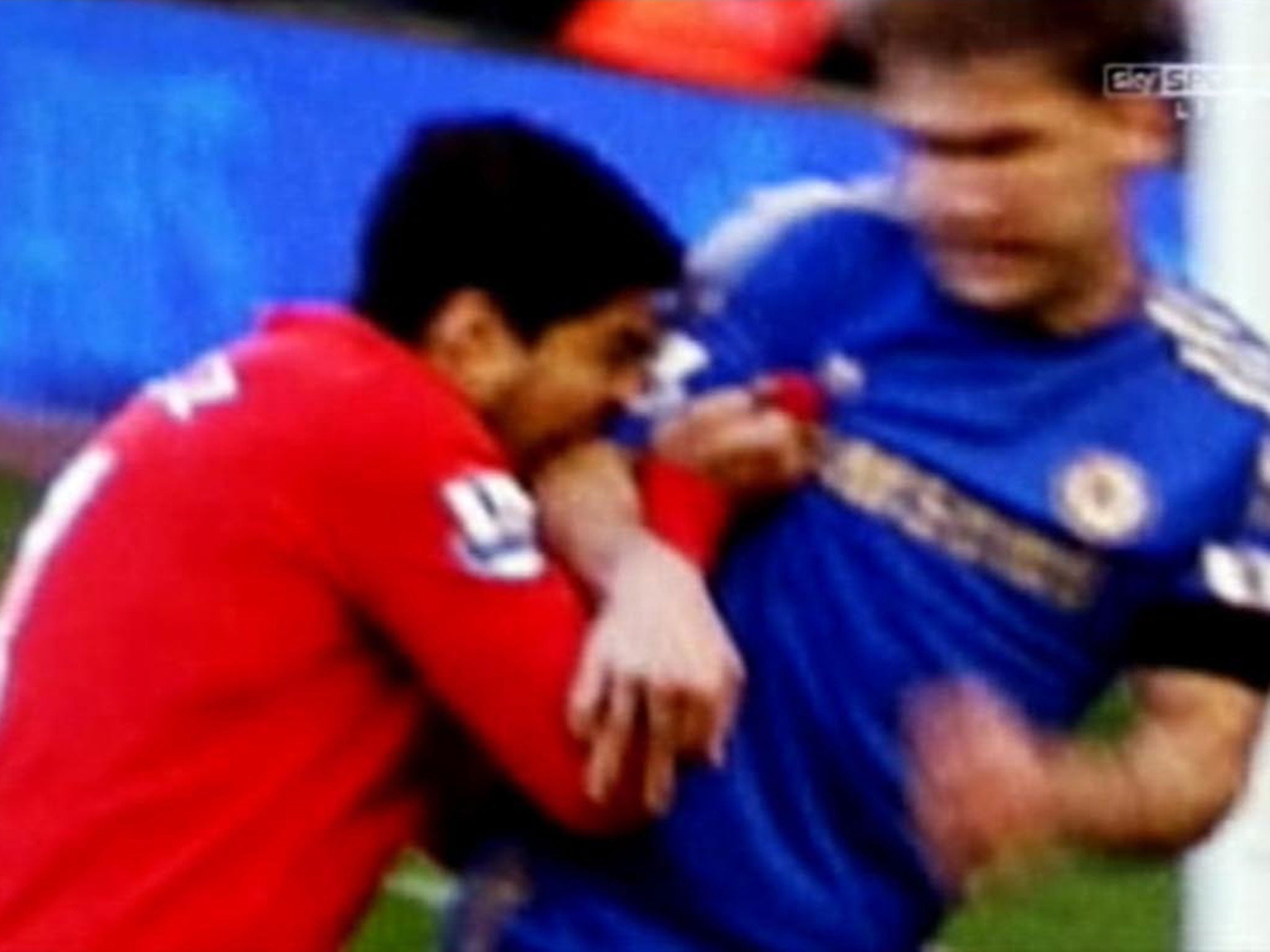 Luis Suarez bite: Striker apologises for biting Chelsea defender Branislav  Ivanovic | The Independent | The Independent